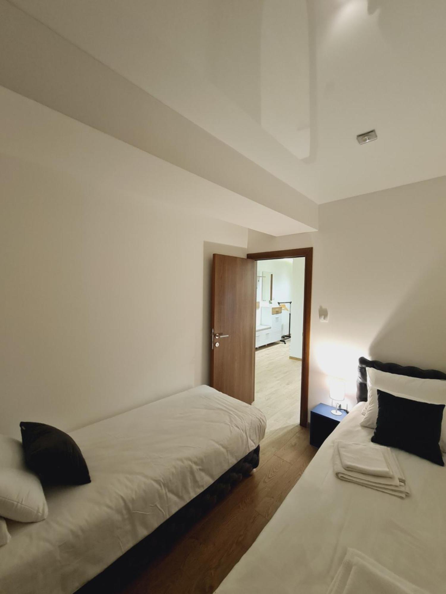 Airport Molko Apartments Surčin Esterno foto